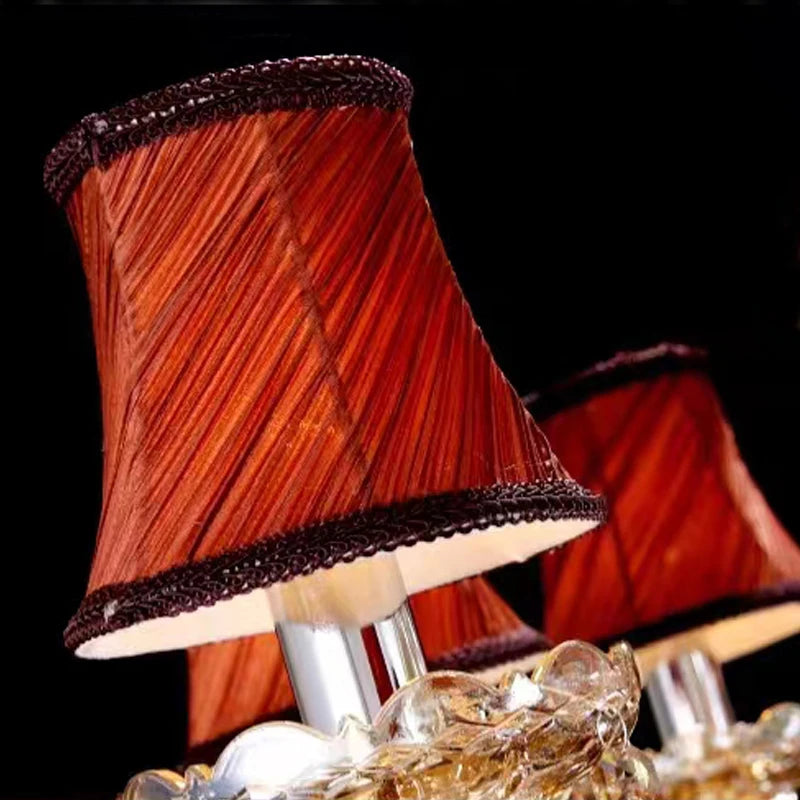 Großer, dreistöckiger Kristalllüster für Treppenhaus und Hotellobby