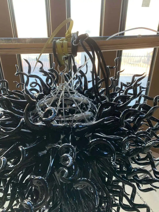 Große, schwarze, mundgeblasene Glaspendelleuchte für ausdrucksstarke Beleuchtung